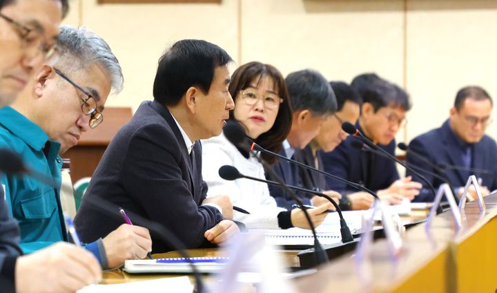 간부회의 주재하는 조길형 충주시장 *재판매 및 DB 금지