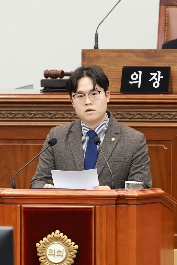 [창원=뉴시스] 강경국 기자 = 진형익 경남 창원시의원이 26일 열린 제149회 임시회 제2차 본회의에서 5분 발언을 하고 있다. (사진=창원시의회 제공). 2026.01.26. photo@newsis.com *재판매 및 DB 금지