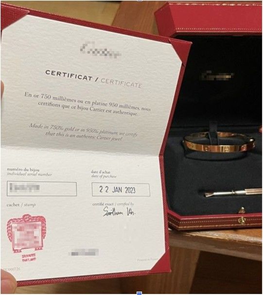 [광주=뉴시스] 중고거래를 가장해 4118명으로부터 26억원 상당을 가로챈 범죄조직 일당이 사용한 가짜 물품과 보증서 사진. (사진=광주경찰청 제공) 2026.01.26. photo@newsis.com *재판매 및 DB 금지