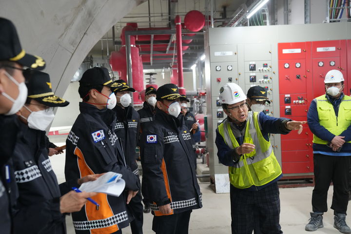 [부산=뉴시스] 26일 부산소방은 만덕~센텀 도시고속화도로 개통을 앞두고 실전형 현지적응훈련을 진행하고 있다. (사진=부산소방재난본부 제공) 2026.01.26. photo@newsis.com *재판매 및 DB 금지