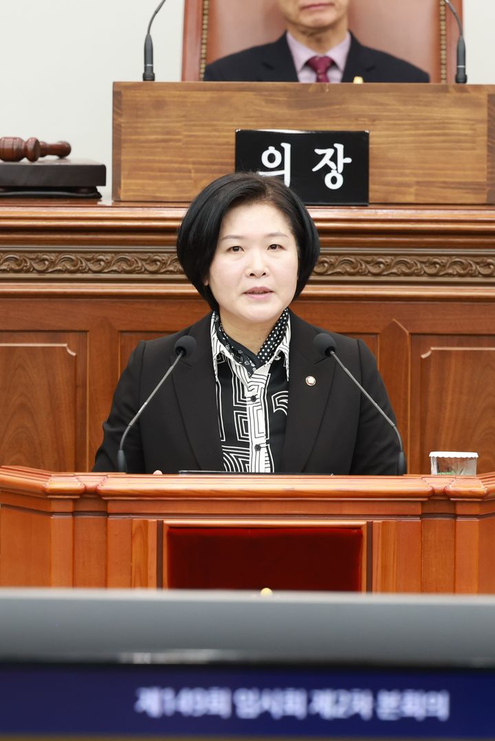 [창원=뉴시스] 강경국 기자 = 이정희 경남 창원시의원이 26일 열린 제149회 임시회 제2차 본회의에서 5분 발언을 하고 있다. (사진=창원시의회 제공). 2026.01.26. photo@newsis.com *재판매 및 DB 금지