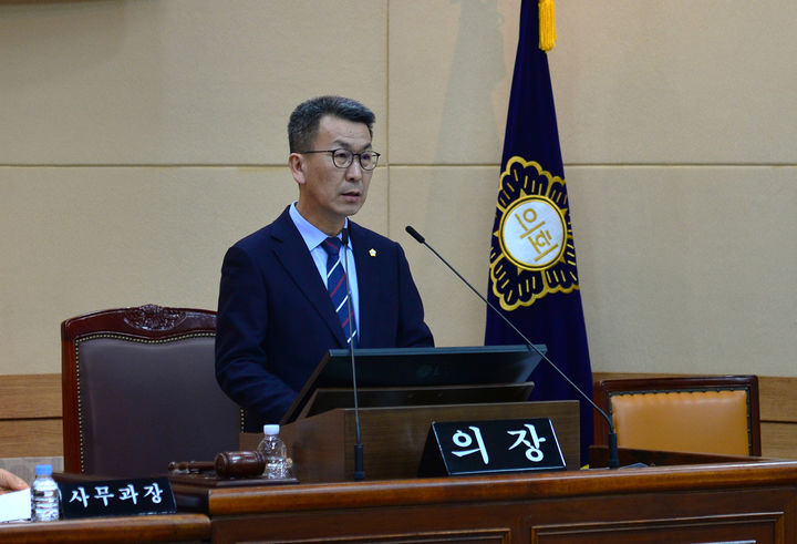 26일 정선군의회 제312회 임시회 개회식이 전영기 의장 주재로 군의회 본회의장에서 열리고 있다.(사진=정선군의회 제공) *재판매 및 DB 금지