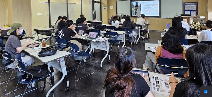 [전주=뉴시스] 전북 전주비전대학교는 2025년도 방사선사 국가면허시험에서 방사선과 재학생들이 전원 합격했다고 26일 밝혔다. 사진은 국시 대비 교육에 열중하고 있는 학생들의 모습. (사진=전주비전대학교 제공) 2026.01.26. photo@newsis.com *재판매 및 DB 금지