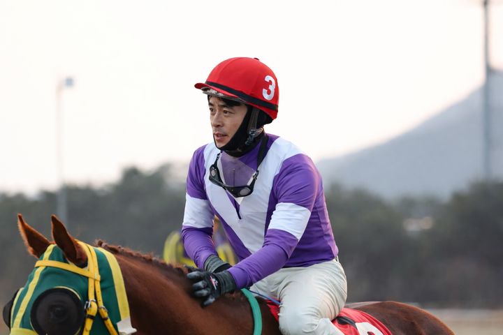 [창원=뉴시스]최시대 기수, 한국 경마 역대 6번째 900승 달성. (사진=렛츠런파크 부경 제공) 2026.01.26.photo@newsis.com *재판매 및 DB 금지