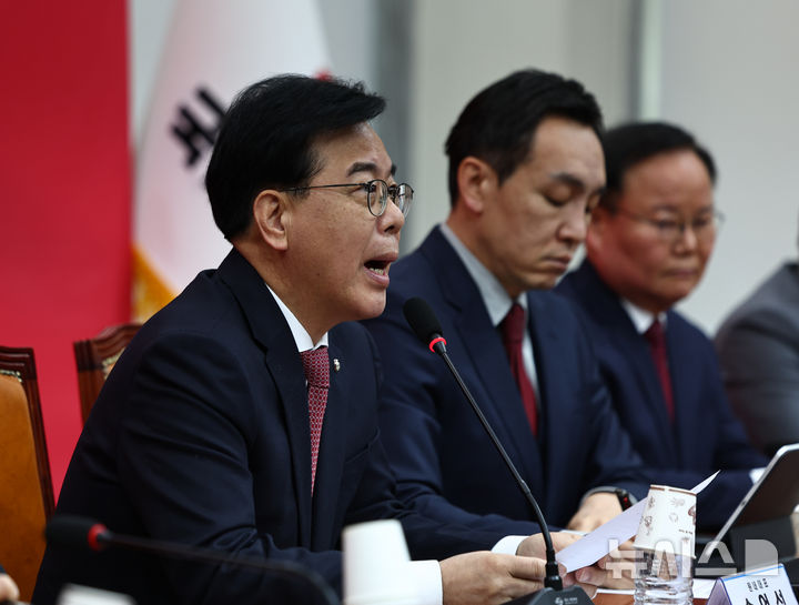 [서울=뉴시스] 김명년 기자 = 송언석 국민의힘 원내대표가 26일 오전 서울 여의도 국회에서 열린 최고위원회의에서 발언하고 있다. 2026.01.26. kmn@newsis.com