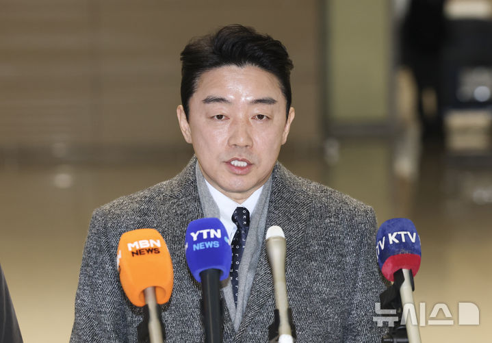 캐나다로 출국한 강훈식 비서실장 "정부 의지 직접 전달할 것" [뉴시스Pic]