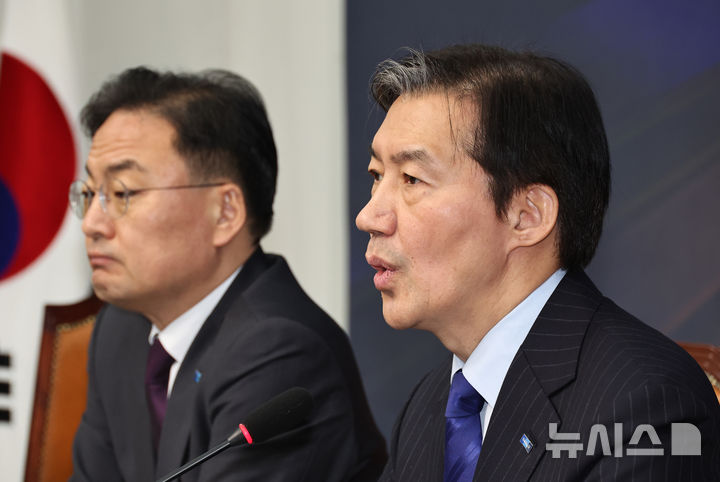 [서울=뉴시스] 김금보 기자 = 조국 조국혁신당 대표가 26일 오전 서울 여의도 국회에서 열린 최고위원회의에서 발언을 하고 있다. 2026.01.26. kgb@newsis.com