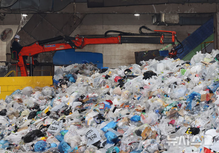 설 연휴에도 쓰레기 걱정 '뚝'…기후부, 과대포장·무단투기 단속