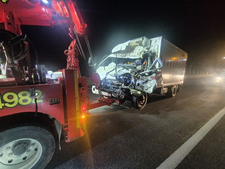 천안논산고속도로서 잇단 사고, 1명 중상·3명 경상