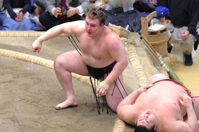 러시아의 침공을 피해 2022년 일본으로 건너간 우크라이나 난민 출신 스모 선수 아오니시키 아라타(본명 다닐로 야브후신신·21)가 일본 신년 스모 대회에서 정상에 오르며 혼바쇼 2회 연속 우승을 달성했다.2026.01.27. (사진=인스타그램 캡처) *재판매 및 DB 금지