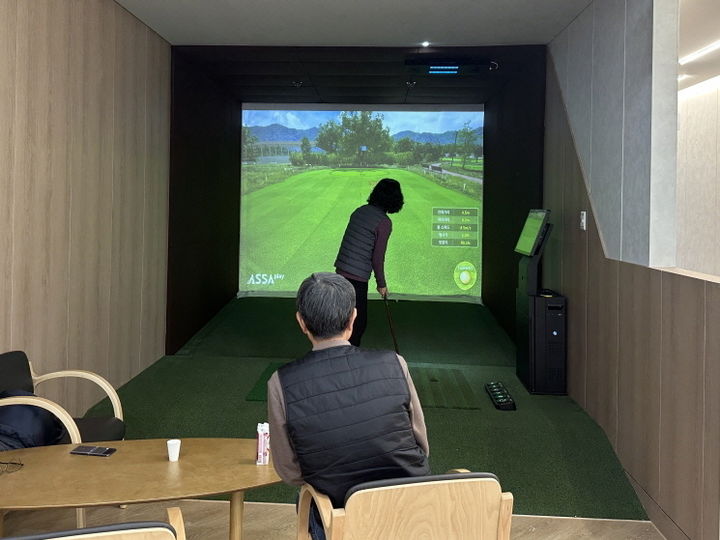 [서울=뉴시스]여의도 브라이튼 스포츠 라운지 내부.