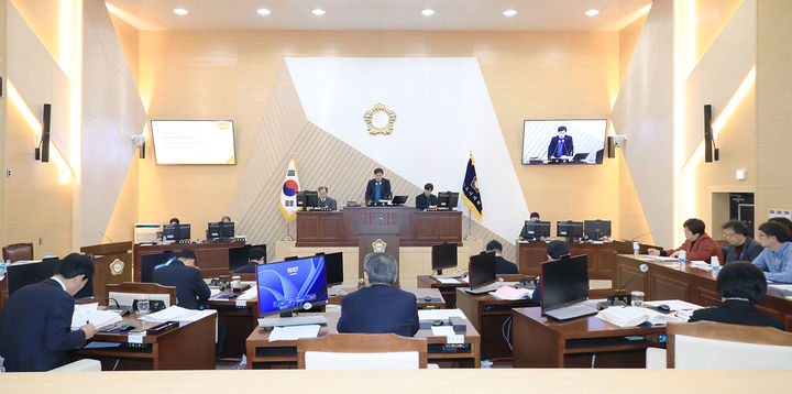 27일 삼척시의회 본회의장에서 열린 시의회 제269회 임시회 제4차 본회의가 열리고 있다.(사진=삼척시의회 제공) *재판매 및 DB 금지