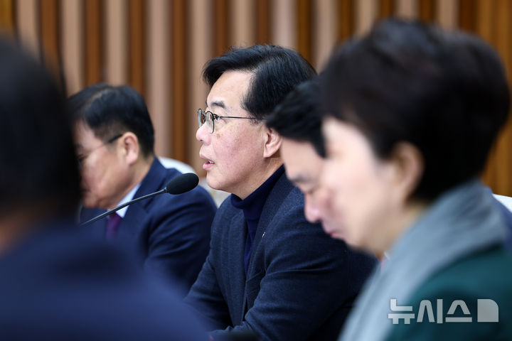 [서울=뉴시스] 김명년 기자 = 송언석 국민의힘 원내대표가 27일 오전 서울 여의도 국회에서 열린 원내대책회의에서 발언하고 있다. 2026.01.27. kmn@newsis.com