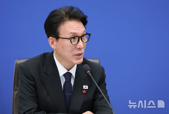 [서울=뉴시스] 고범준 기자 = 김민석 국무총리가 27일 청와대에서 열린 국무회의에서 발언하고 있다. 2026.01.27. bjko@newsis.com