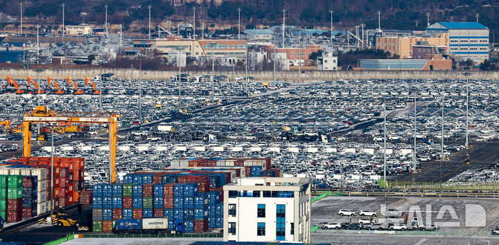 반도체 2배 '껑충' 새해 수출 순항…1월 658.5억弗 역대 최대치 경신(종합)