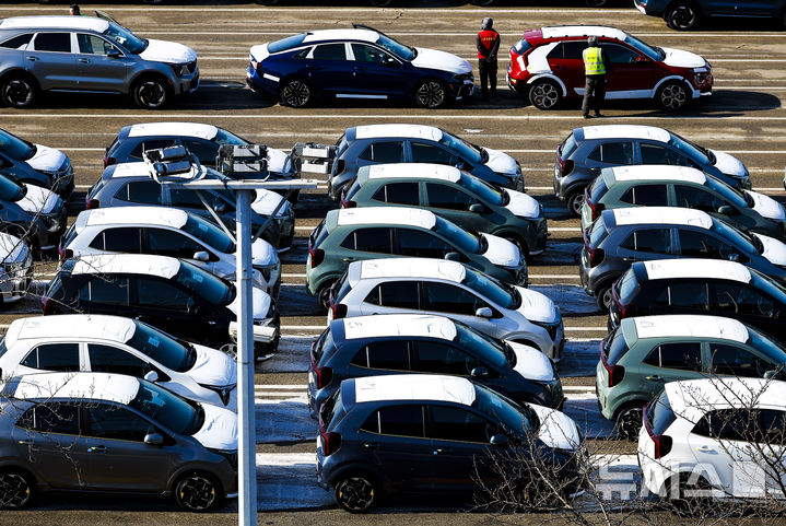 [평택=뉴시스] 정병혁 기자 = 27일 경기 평택시 평택항에 수출용 자동차가 세워져 있다. 2026.01.27. jhope@newsis.com