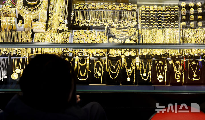 새벽 금은방 침입해 귀금속 39개 슬쩍…30대 징역1년6월