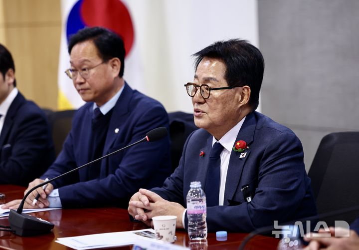 "사저부터 팔라" 공세에 박지원 반격…"해도 해도 너무 심하다"