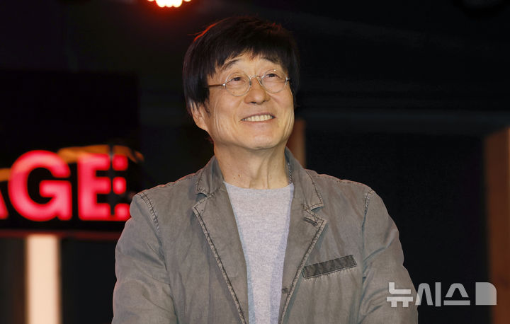 '세븐티' 주름 속 숨겨둔 소년의 '웃음 구멍'…김창완, '비선형적' 시간의 역설