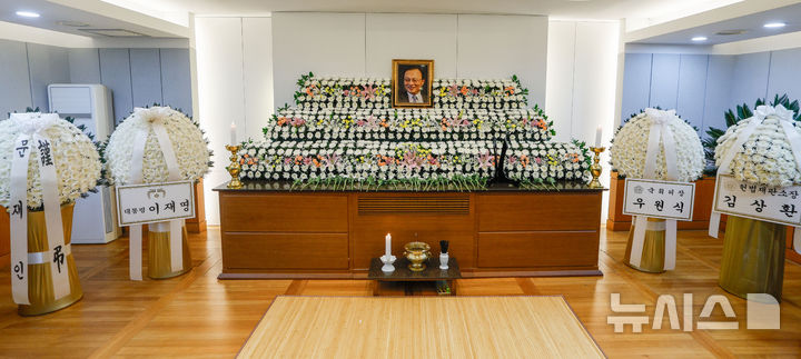 [서울=뉴시스] 사진공동취재단 = 27일 서울 종로구 서울대학교병원 장례식장에 이해찬 민주평화통일자문회의 수석부의장 빈소가 마련돼 있다. 2026.01.27. photo@newsis.com