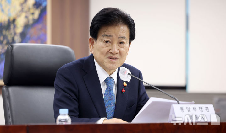 정동영 통일부 장관이 정부서울청사에서 열린 업무협약식에서 인사말을 하고 있다