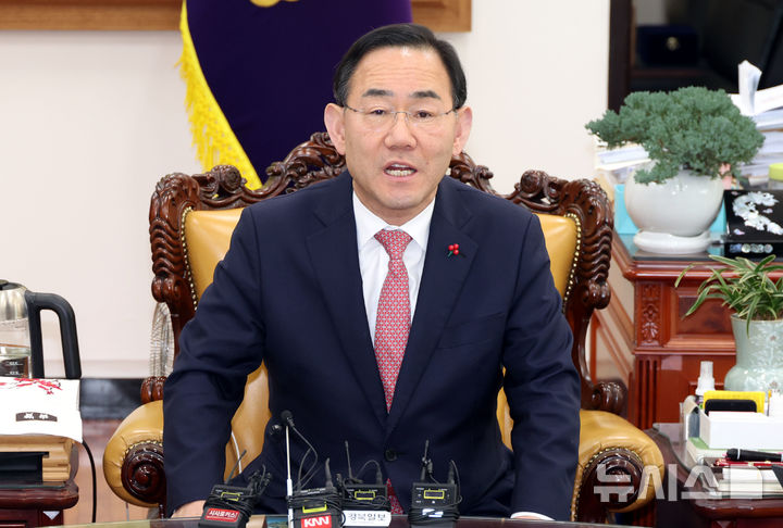 [서울=뉴시스] 조성봉 기자 = 주호영 국민의힘 의원이 27일 오후 서울 여의도 국회에서 열린 대구시장 출마 관련 기자간담회에서 발언을 하고 있다. 2026.01.27. suncho21@newsis.com