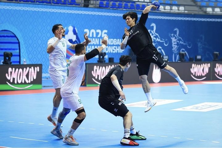 [서울=뉴시스] 한국 남자 핸드볼 대표팀이 27일(현지 시간) 쿠웨이트의 사바알살렘에서 열린 제22회 아시아 남자핸드볼 선수권 5·6위전에서 사우디아라비아를 상대로 경기를 펼치고 있다. (사진=아시아핸드볼연맹 SNS 캠처) 2026.01.28. *재판매 및 DB 금지