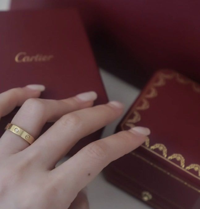 [서울=뉴시스] 방송인 서유리가 고가의 명품 반지를 공개해 재혼설을 점화시킨 가운데, 연인의 직업에 대한 잘못된 추측을 직접 바로잡았다. (사진=인스타그램 캡처) 2026.01.28. photo@newsis.com *재판매 및 DB 금지