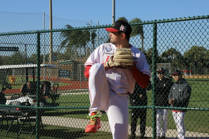 [서울=뉴시스] 미국 플로리다주 베로비치에서 불펜 투구를 하는 SSG 랜더스의 앤서니 베니지아노. (사진 = SSG 랜더스 제공) *재판매 및 DB 금지