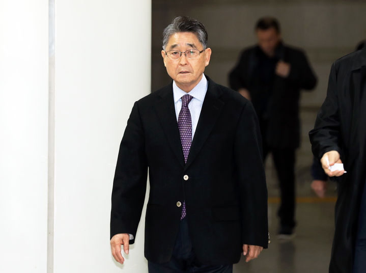 [서울=뉴시스] 5.18민주화운동이 북한군 소행이라고 주장하는 지만원씨가 지난 2019년 12월 26일 서울 서초구 서울중앙지법에서 공판에 출석하는 모습. (사진=뉴시스DB). photo@newsis.com *재판매 및 DB 금지