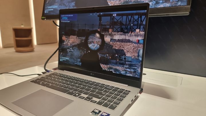 [서울=뉴시스]이지용 기자 = 인텔 팬서레이크를 탑재한 LG 그램으로 게임을 실행하는 모습. 2026.0.1.28. leejy5223@newsis.com *재판매 및 DB 금지