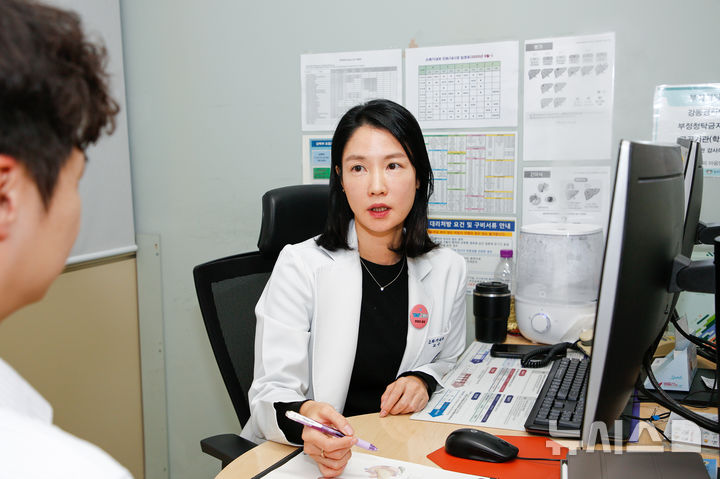 [서울=뉴시스] 이문형 강동경희대병원 소화기내과 교수. (사진= 강동경희대학교병원 제공)