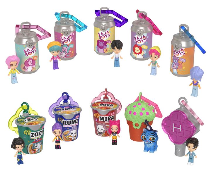 [뉴시스] 사전 공개된 사진에는 마텔 '리틀 피플 콜렉터'의 헌트릭스, 사자보이즈 버전, 컵라면 캐릭터 키링, 사자보이즈 캔 음료 키링 등이 포함됐다. (사진=마텔 보도자료 갈무리) *재판매 및 DB 금지