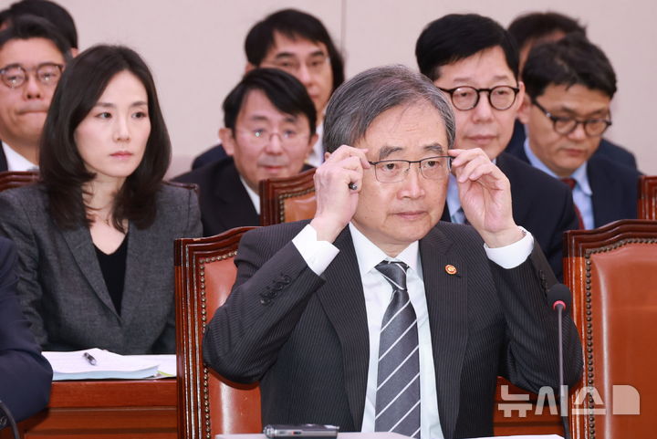 조현, 트럼프 관세 인상 언급에 "국회 비준 없어서 입장 밝힌 건 아냐"