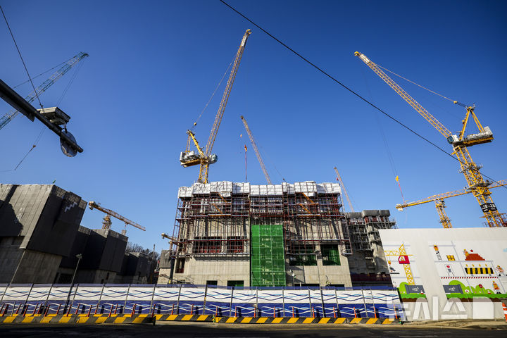 근로자 평균임금 세전 395만5천원…'고용 한파' 건설업 종사자 작년 8만명 줄어