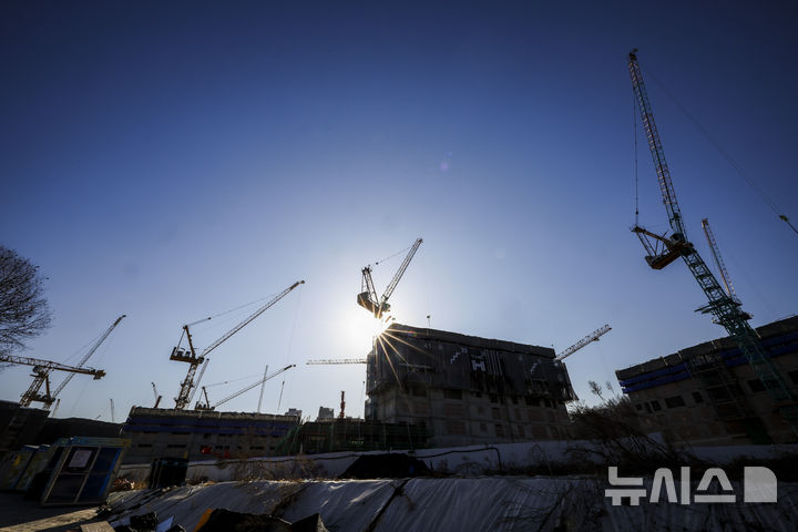 [서울=뉴시스] 정병혁 기자 = 서울시내 아파트 건설현장. 2026.01.28. jhope@newsis.com