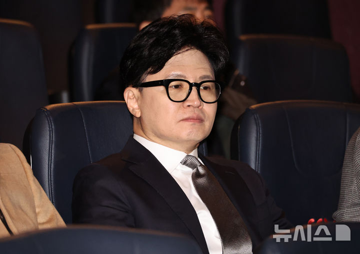 YS 영화 관람한 한동훈 "닭의 목 비틀어도 새벽은 온다는 말처럼 국민만 믿고 갈 것" [뉴시스Pic]