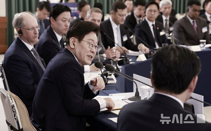 이 대통령 "설탕세 비난, '쉐도우 복싱'이자 가짜뉴스…세금과 부담금 달라"