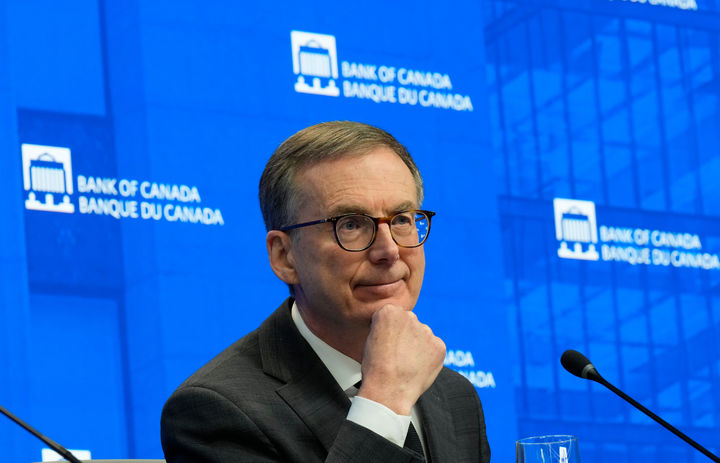 [오타와=AP/뉴시스]캐나다 중앙은행 캐나다은행은 29일(현지 시간) 시장의 예상대로 기준금리를 2.25%로 동결했다. 사진은 지난 1월 28일(현지 시간) 캐나다 오타와에서 티프 매클렘 캐나다은행 총재가 기자회견을 갖고 있는 모습. 2026.04.30.