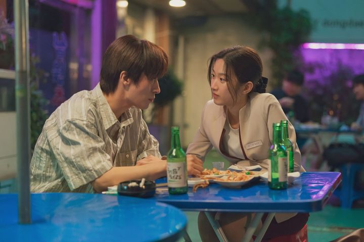 신작 모두 물리친 '만약에 우리' 계속 1등…누적 211만명