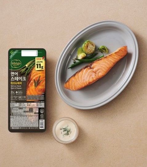 [서울=뉴시스] 비비고 연어 스테이크.(사진=CJ제일제당 제공) *재판매 및 DB 금지