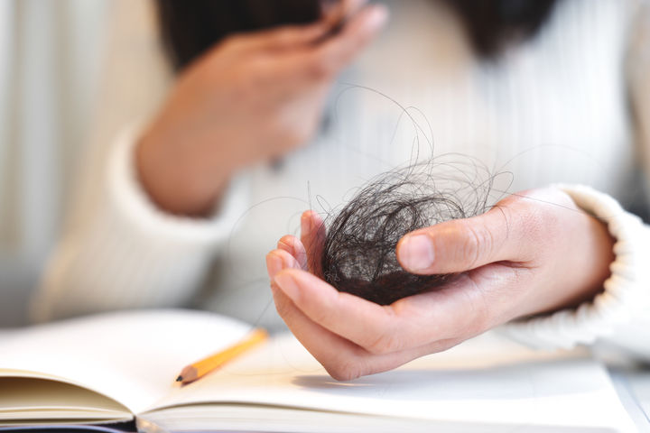 [서울=뉴시스] 29일 의료계에 따르면 변경희 가천대 의과대학 교수 연구팀은 PDLLA 성분이 들어 있는 필러가 노화된 피부 환경에서도 모발 성장을 촉진할 수 있다는 연구 결과를 발표했다. (사진=유토이미지 제공) 2026.01.29. photo@newsis.com *재판매 및 DB 금지