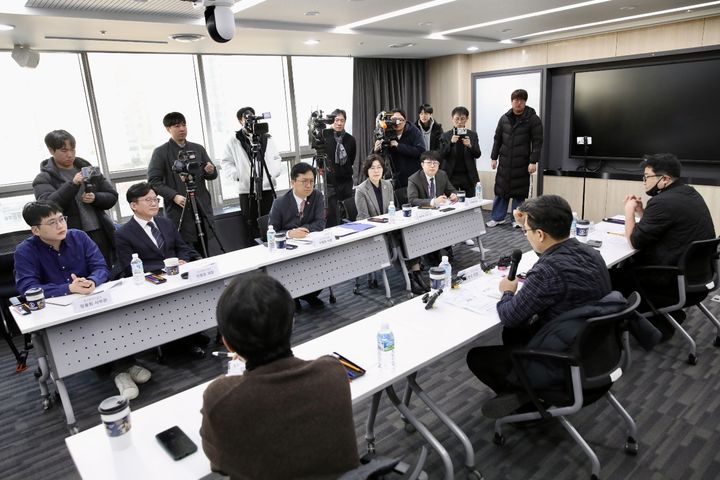 [서울=뉴시스] 중소벤처기업부의 홈플러스 입점 소상공인 간담회. (사진=중소벤처기업부 제공) 2026.01.29. photo@newsis.com *재판매 및 DB 금지