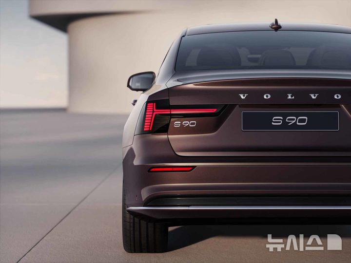 [서울=뉴시스] 볼보의 플리미엄 세단 S90의 모습. (사진=볼보코리아 제공) 2026.1.29. photo@newsis.com 