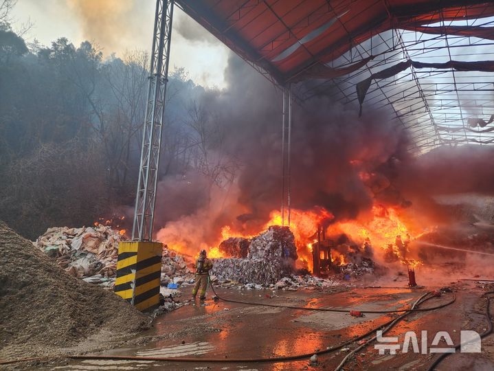 단양 폐기물 소각장서 불…인근 야산까지 번져