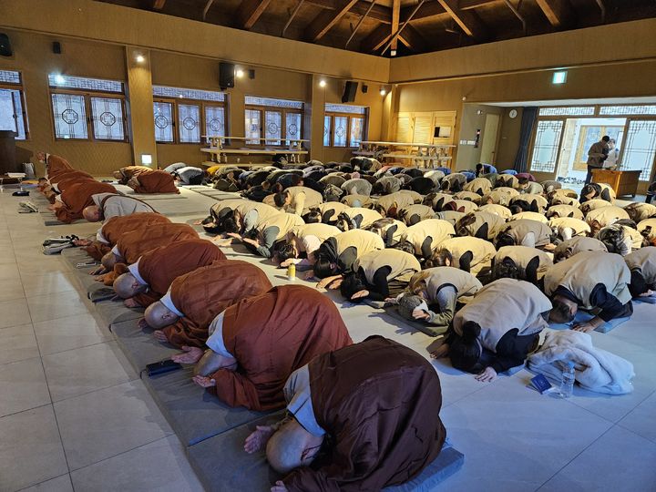 [서울=뉴시스] 낙산사에서 진행된 설날 통알 (사진=한국불교문화사업단 제공) 2026.01.29. photo@newsis.com *재판매 및 DB 금지
