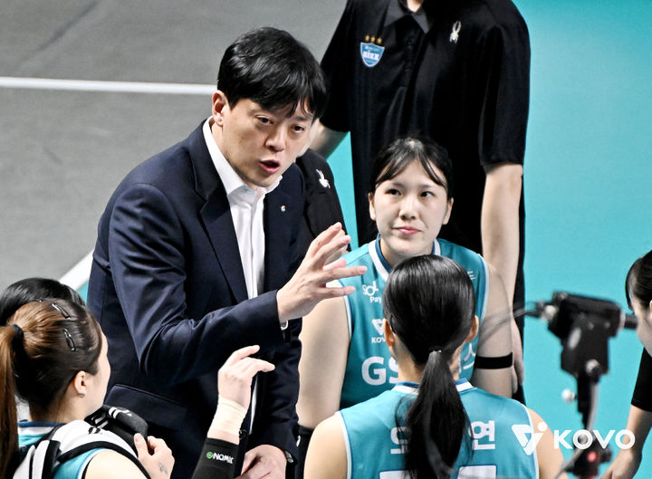 [서울=뉴시스]여자배구 GS칼텍스 이영택 감독. (사진=KOVO 제공)