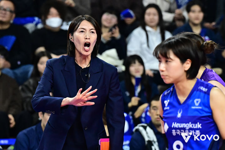 [서울=뉴시스]여자배구 흥국생명 요시하라 감독. (사진=KOVO 제공)