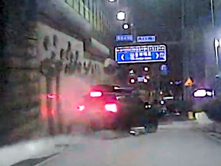 도주 과정에서 교통시설물과 충격하는 음주운전 차량. (사진=경기남부경찰청 제공) *재판매 및 DB 금지