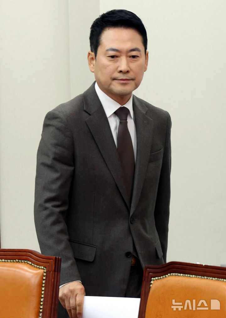 [서울=뉴시스] 조성봉 기자 = 장동혁 국민의힘 대표가 29일 오전 서울 여의도 국회에서 열린 최고위원회의에 참석하고 있다.2026.01.29. suncho21@newsis.com